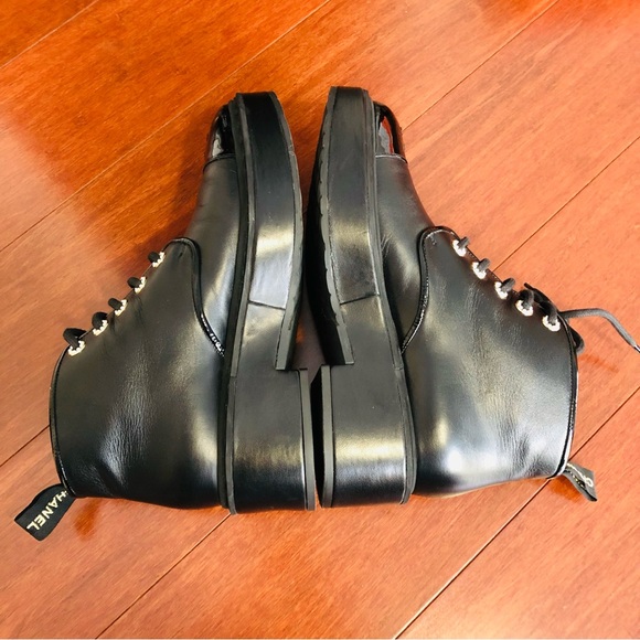 Chanel 20C Patent Cap toe Lace up Pearl details Lambskin black bootie EU 40 - Picture 4 of 16